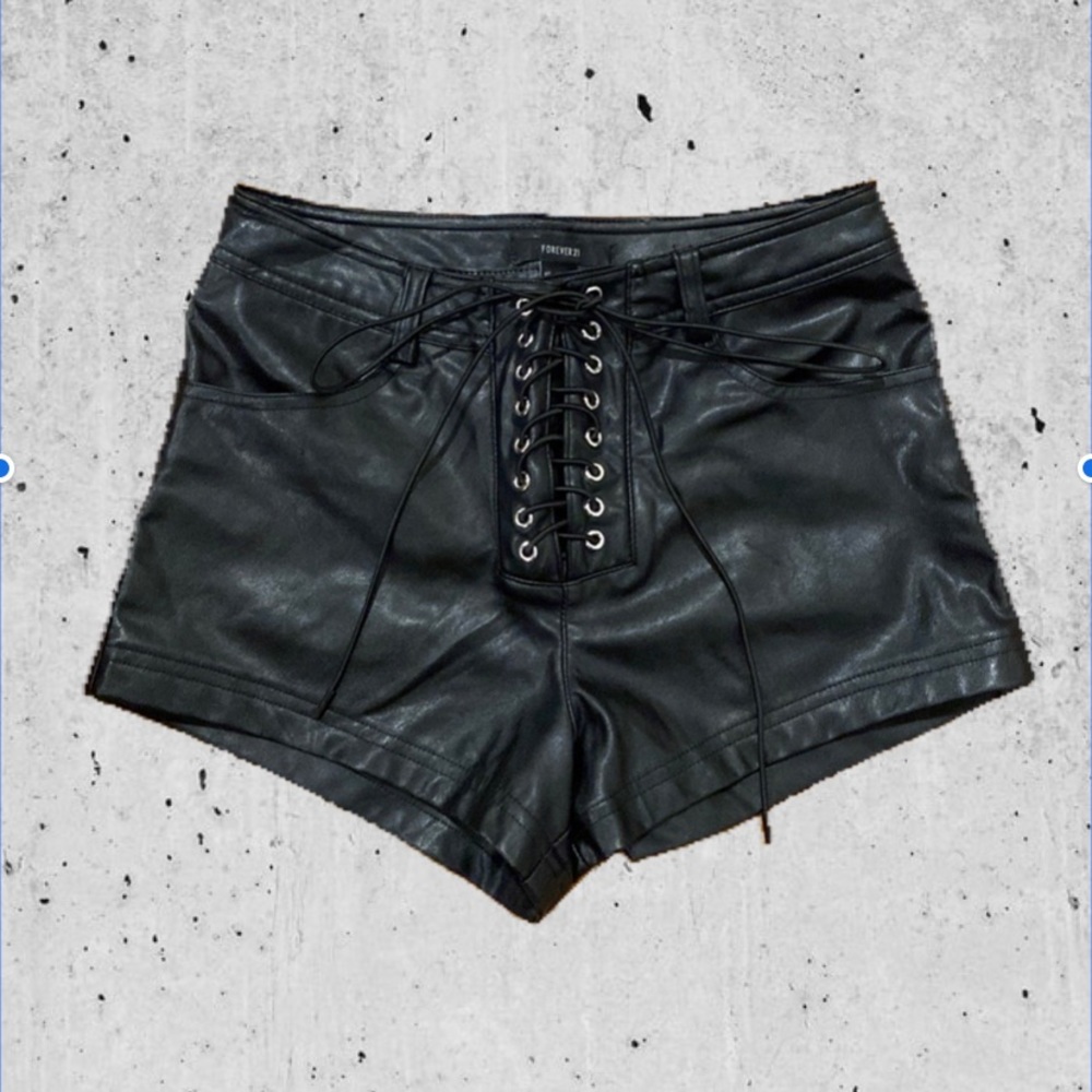 FAUX LEATHER BIKER SHORTS